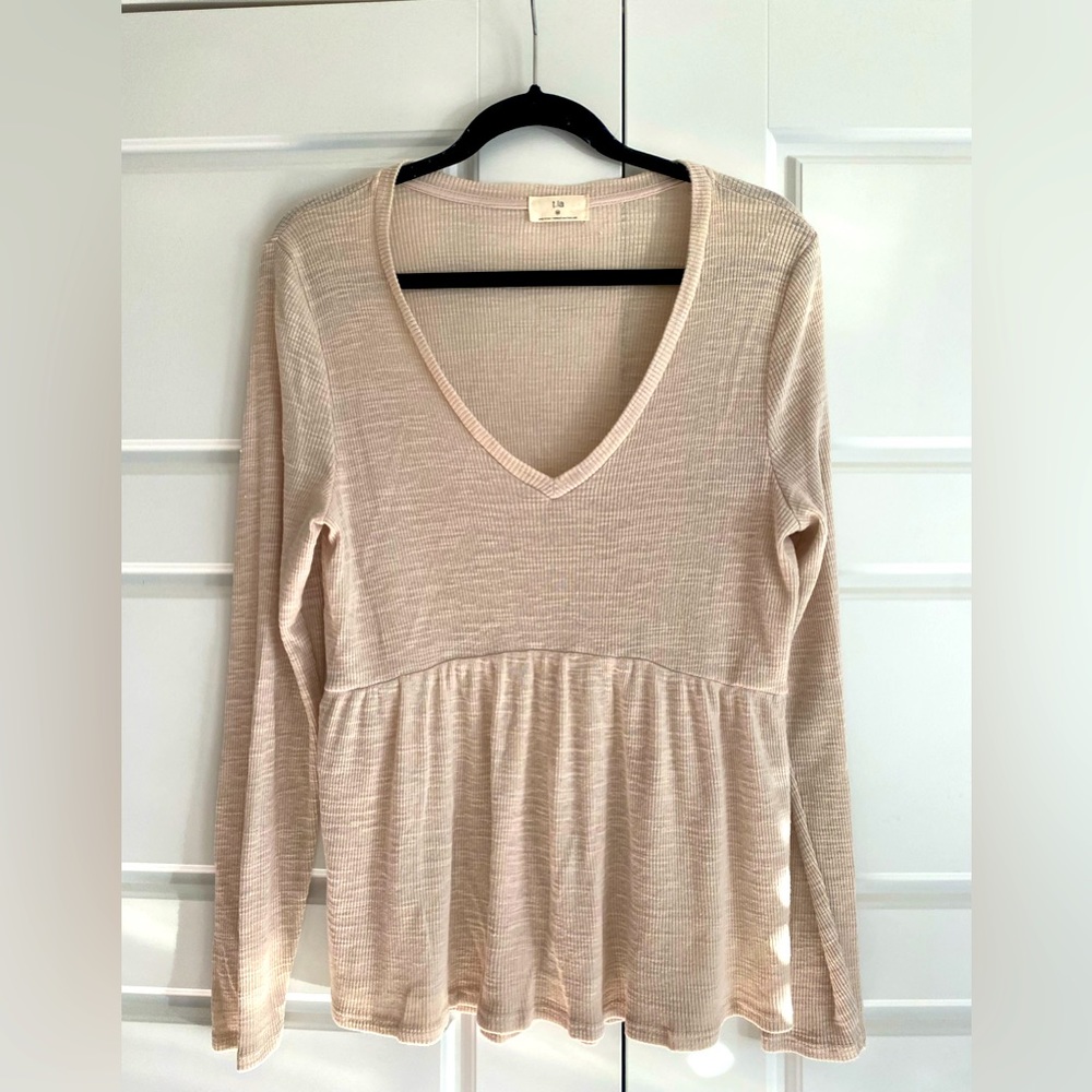 Anthropologie (t.la) ribbed long sleeve v-neck blush shirt with peplum waist. M